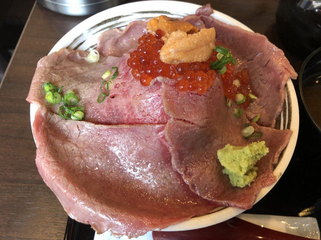 肉ドレス海鮮丼 渋谷道玄坂店 